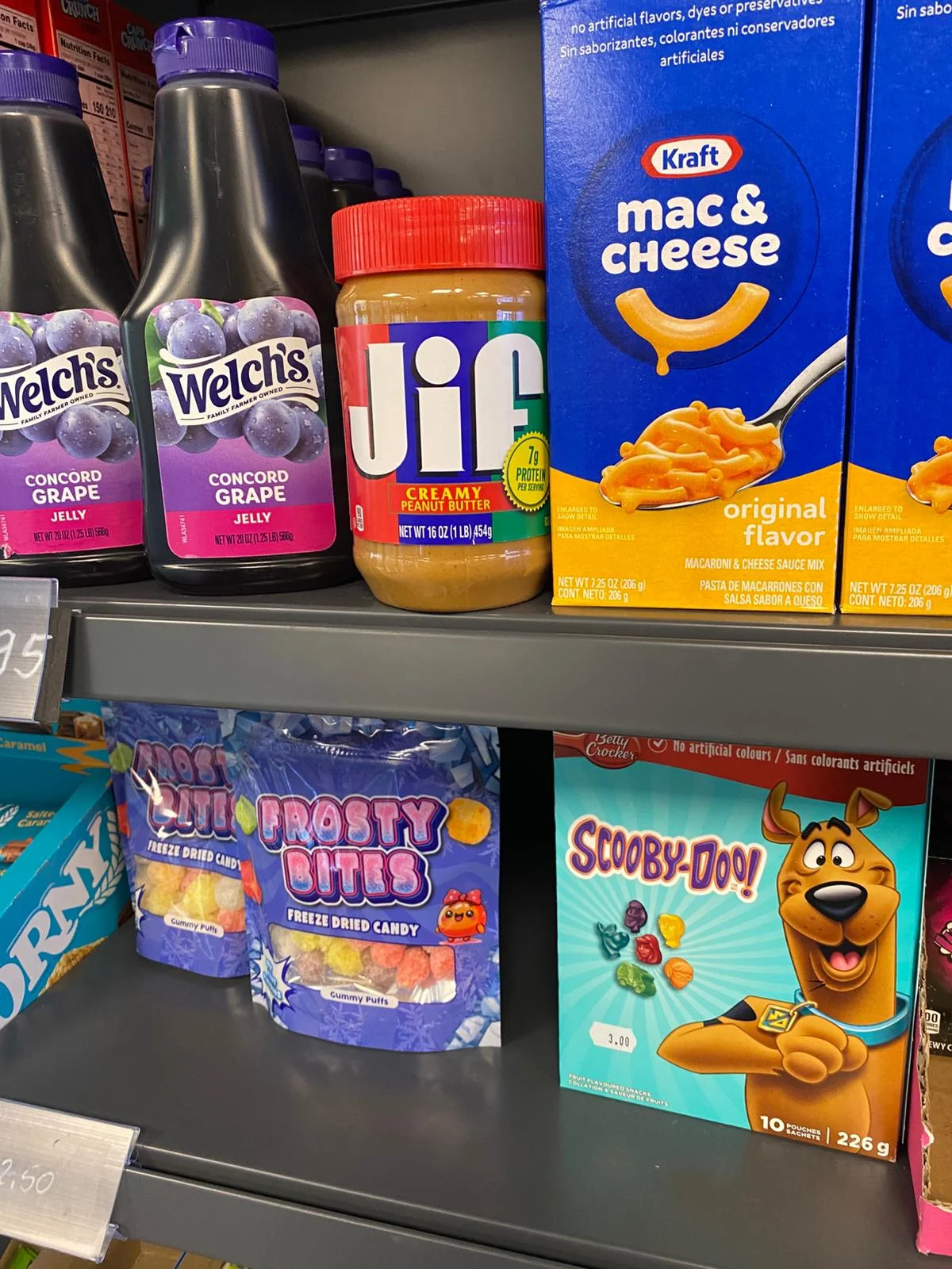 Innenansicht Onkel Max Kiosk Bamberg mit Produktregalen