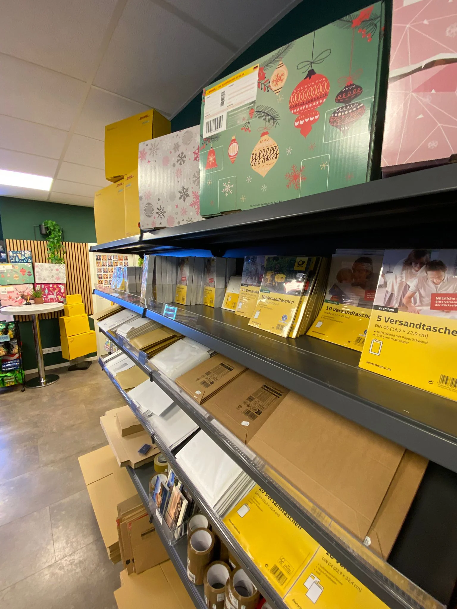 Postfiliale bei Onkel Max Bamberg - DHL Paketversand, Versandtaschen und alle Postdienste am Maxplatz