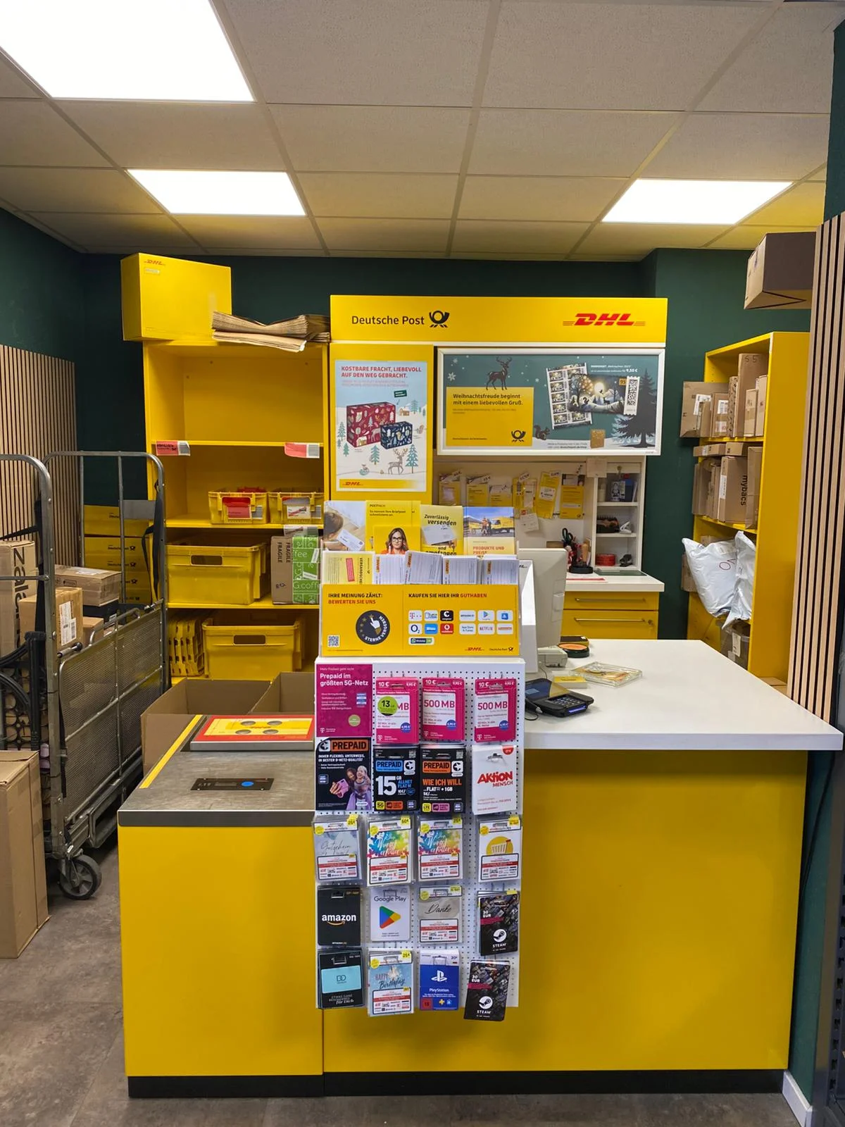 US-Süßigkeiten Regal mit M&Ms und Skittles bei Onkel Max Bamberg